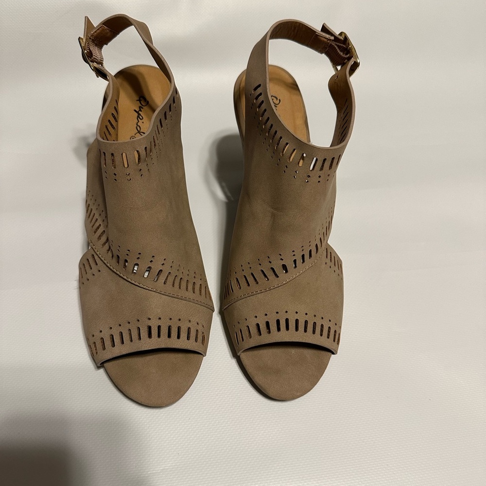 LIKE NEWQUPID WOMENS BROWN STRAPPY OPEN TOE ANKLE STRAP BLOCK HEEL SHOES…